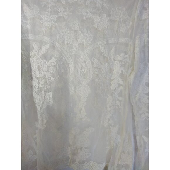 Vintage-Inspired White Lace Blouse With Long Sleeves & Button-Back Closure. - Picture 7 of 7